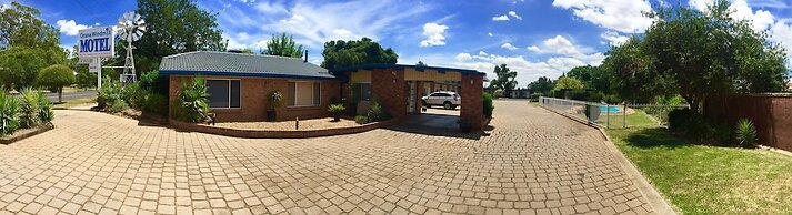 Orana Windmill Motel