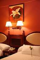 Adot Tina Hotel