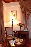 Adot Tina Hotel