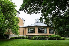 Drayton Manor Hotel