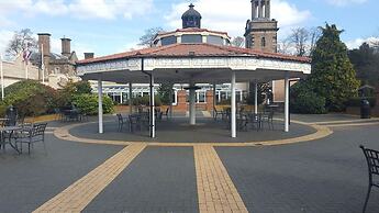 Drayton Manor Hotel