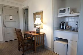 The First Colony Inn