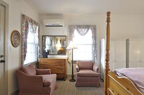 The First Colony Inn