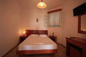 Pirgos Stelida Hotel