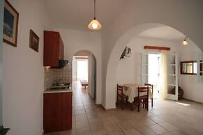 Pirgos Stelida Hotel