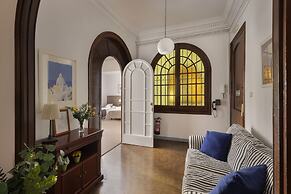 Ally's Guest House Barcelona B&B