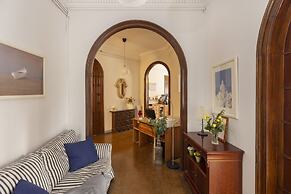 Ally's Guest House Barcelona B&B