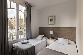 Ally's Guest House Barcelona B&B