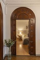 Ally's Guest House Barcelona B&B