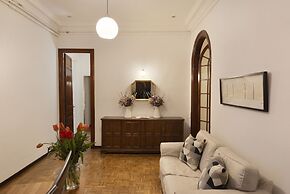 Ally's Guest House Barcelona B&B