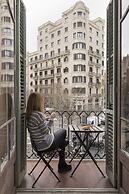 Ally's Guest House Barcelona B&B