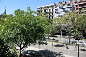 Ally's Guest House Barcelona B&B