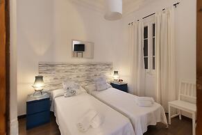 Ally's Guest House Barcelona B&B