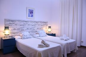 Ally's Guest House Barcelona B&B