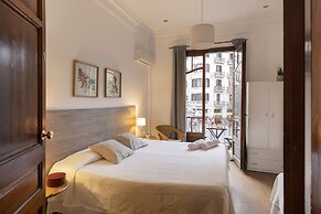 Ally's Guest House Barcelona B&B