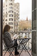 Ally's Guest House Barcelona B&B