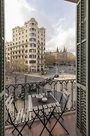 Ally's Guest House Barcelona B&B