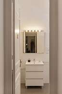 Ally's Guest House Barcelona B&B