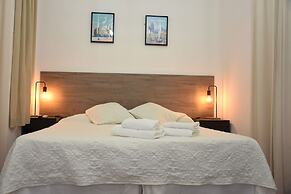 Ally's Guest House Barcelona B&B