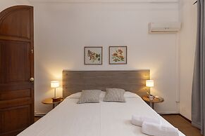 Ally's Guest House Barcelona B&B