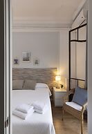 Ally's Guest House Barcelona B&B