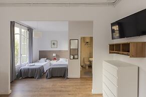 Ally's Guest House Barcelona B&B