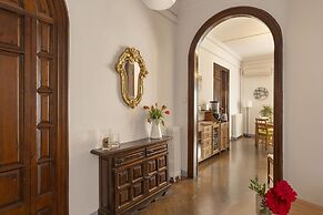 Ally's Guest House Barcelona B&B