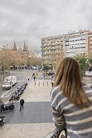 Ally's Guest House Barcelona B&B