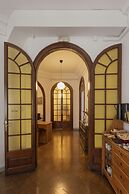 Ally's Guest House Barcelona B&B