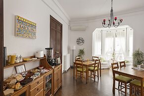 Ally's Guest House Barcelona B&B