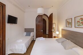 Ally's Guest House Barcelona B&B