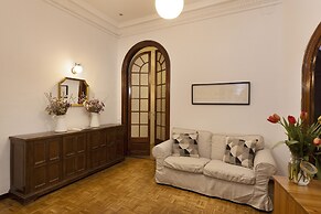 Ally's Guest House Barcelona B&B