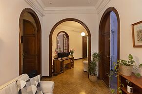 Ally's Guest House Barcelona B&B