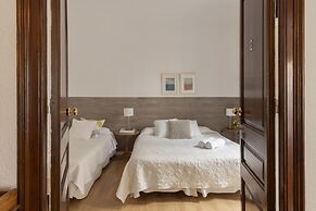 Ally's Guest House Barcelona B&B