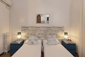 Ally's Guest House Barcelona B&B