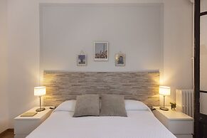 Ally's Guest House Barcelona B&B