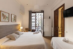 Ally's Guest House Barcelona B&B