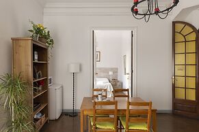 Ally's Guest House Barcelona B&B