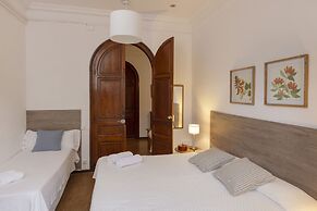 Ally's Guest House Barcelona B&B