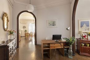 Ally's Guest House Barcelona B&B