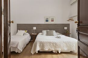 Ally's Guest House Barcelona B&B