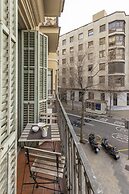 Ally's Guest House Barcelona B&B