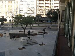 Ally's Guest House Barcelona B&B