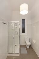 Ally's Guest House Barcelona B&B