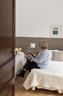 Ally's Guest House Barcelona B&B