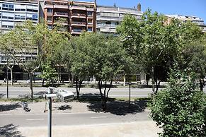 Ally's Guest House Barcelona B&B