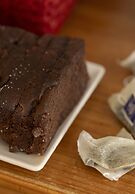 Ally's Guest House Barcelona B&B