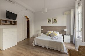 Ally's Guest House Barcelona B&B