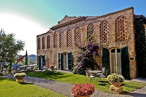 Borgo Di Colleoli Resort