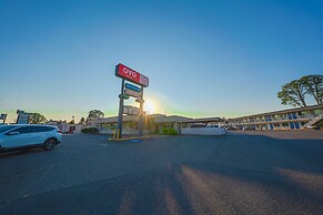 OYO Hotel St. Helens, OR